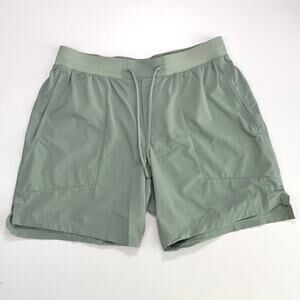 Lululemon License to Train Short 7" L